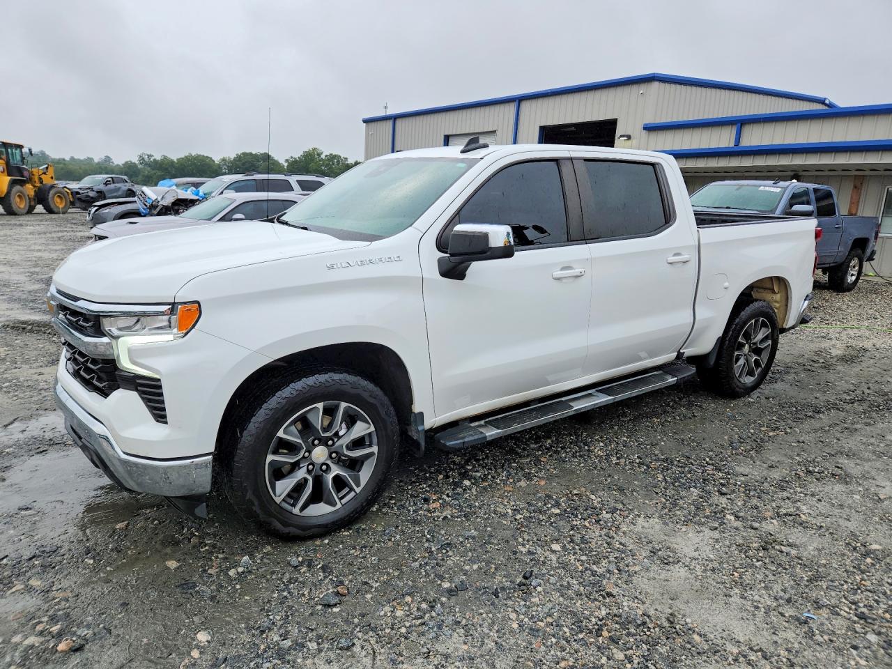 2023 CHEVROLET SILVERADO LT — Front 3/4