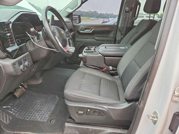 2023 CHEVROLET SILVERADO LT — DENT