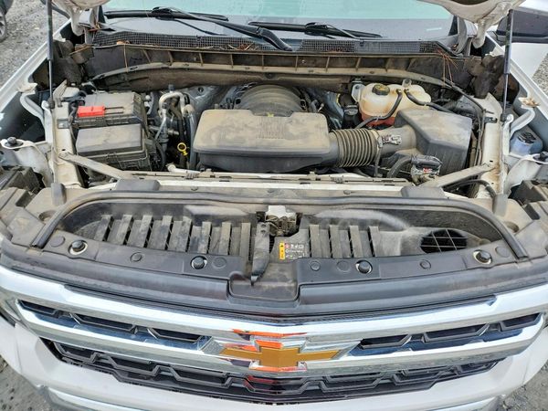 2023 CHEVROLET SILVERADO LT — Engine bay