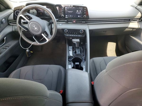 2022 HYUNDAI ELANTRA