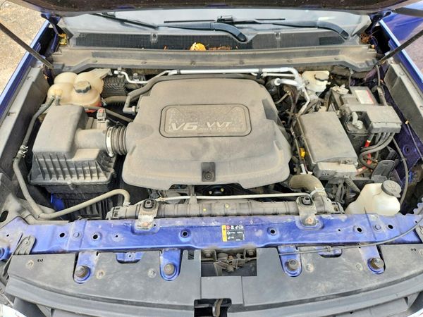 2016 CHEVROLET COLORADO LT — Engine bay