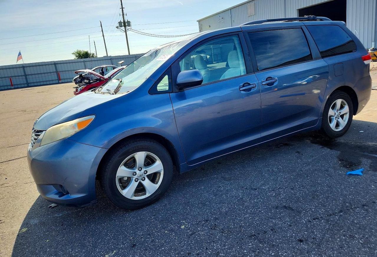 2014 TOYOTA SIENNA