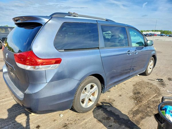 2014 TOYOTA SIENNA