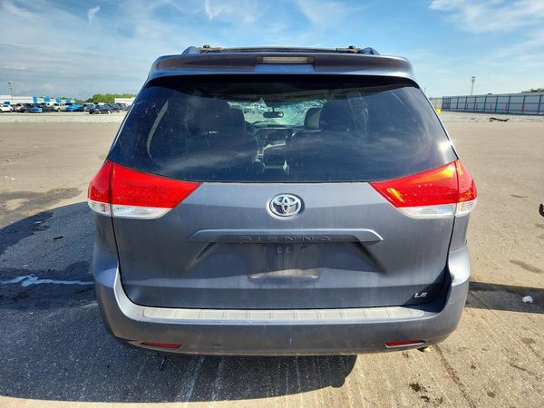 2014 TOYOTA SIENNA