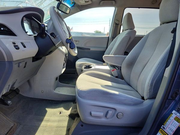 2014 TOYOTA SIENNA