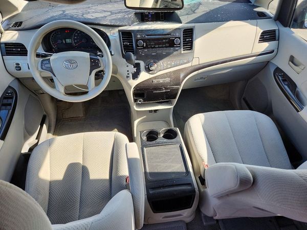 2014 TOYOTA SIENNA