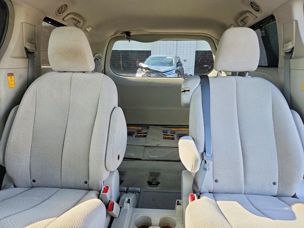 2014 TOYOTA SIENNA