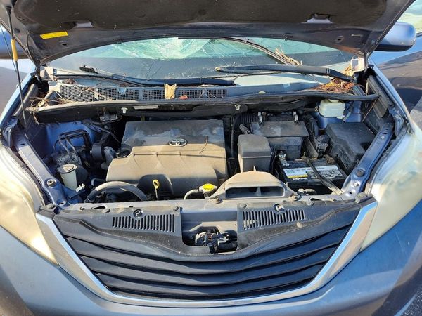 2014 TOYOTA SIENNA