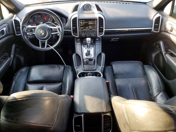 2016 PORSCHE CAYENNE
