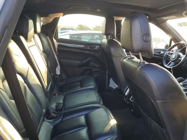 2016 PORSCHE CAYENNE
