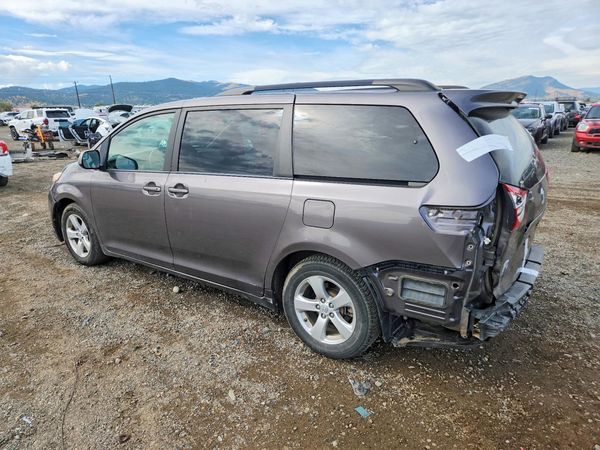 2016 TOYOTA SIENNA