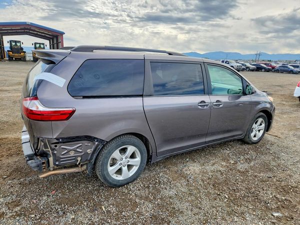 2016 TOYOTA SIENNA