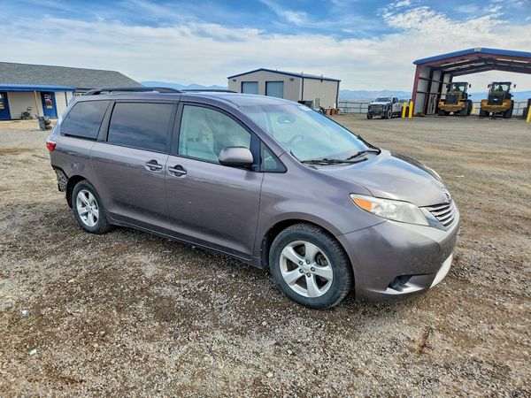 2016 TOYOTA SIENNA