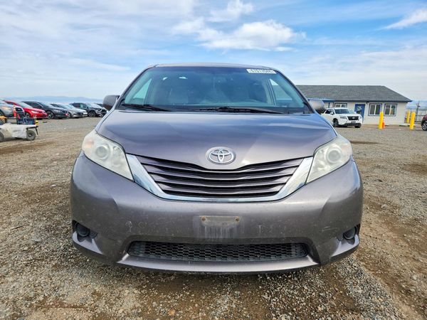 2016 TOYOTA SIENNA