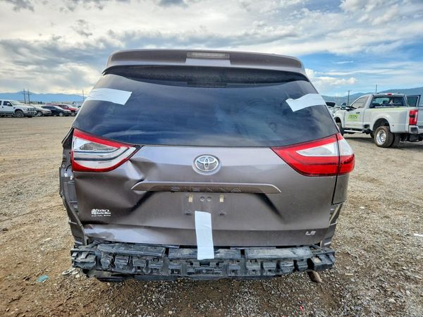 2016 TOYOTA SIENNA