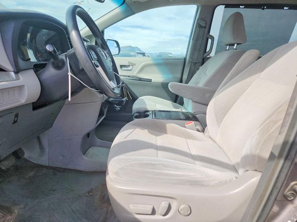 2016 TOYOTA SIENNA