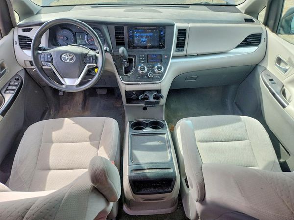 2016 TOYOTA SIENNA