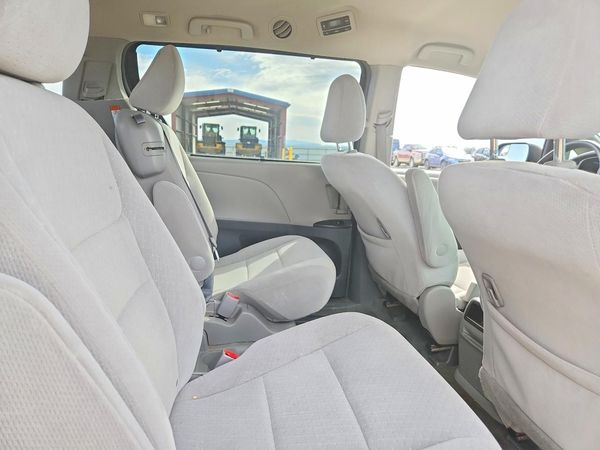 2016 TOYOTA SIENNA