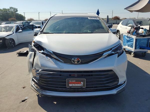 2026 TOYOTA SIENNA