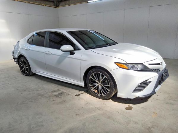 2020 TOYOTA CAMRY SE — Passenger 3/4