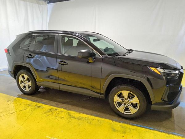2024 TOYOTA RAV4 LE — Passenger 3/4