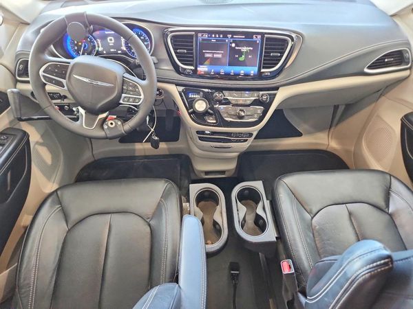 2022 CHRYSLER PACIFICA