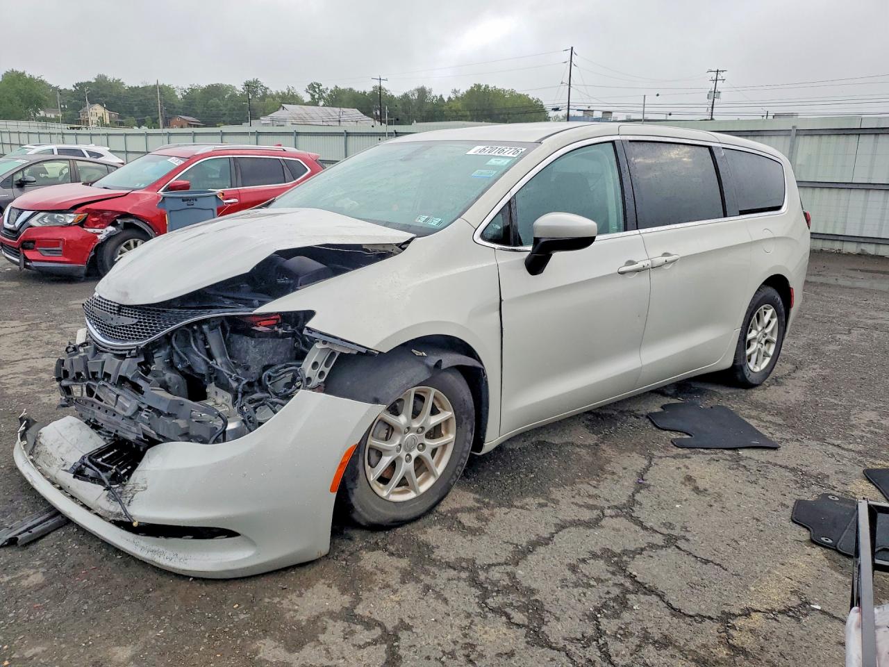 2017 CHRYSLER PACIFICA Touring — Front 3/4
