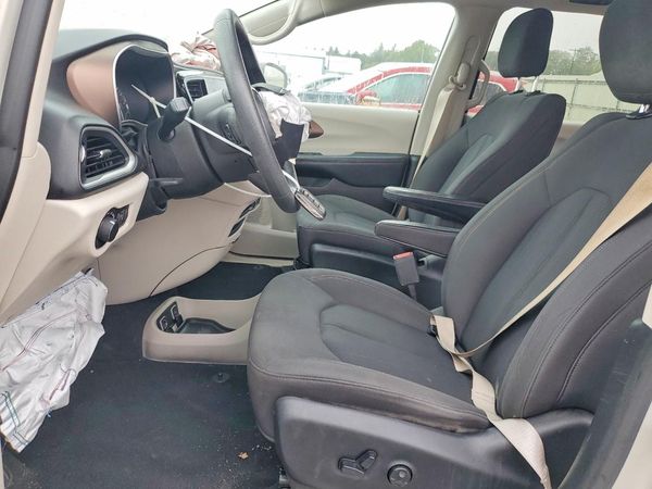 2017 CHRYSLER PACIFICA Touring — DENT