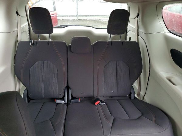 2017 CHRYSLER PACIFICA Touring — SUVN