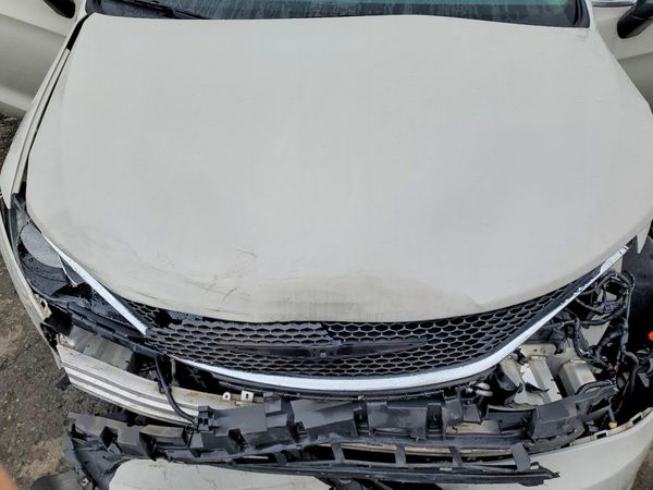 2017 CHRYSLER PACIFICA Touring — Engine bay