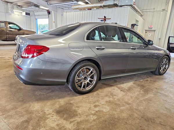 2022 MERCEDES-BENZ E