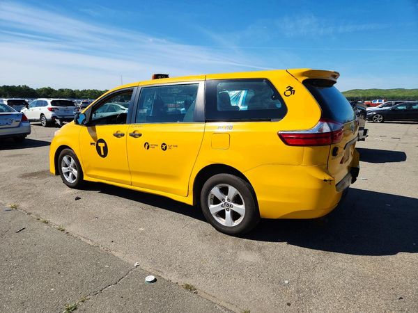 2018 TOYOTA SIENNA L