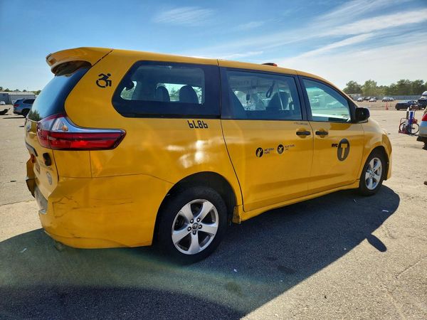 2018 TOYOTA SIENNA L