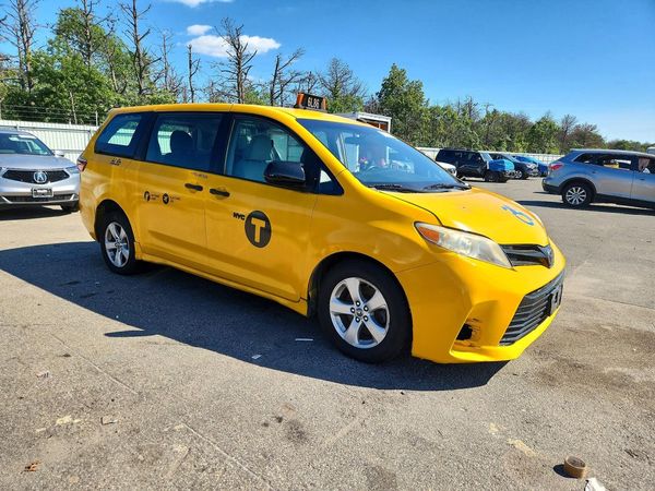 2018 TOYOTA SIENNA L