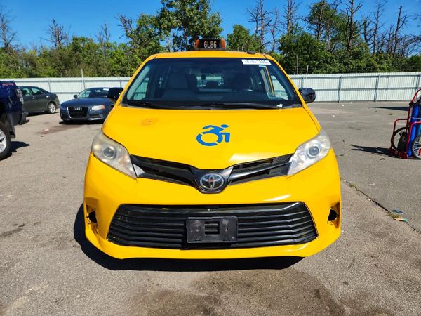 2018 TOYOTA SIENNA L