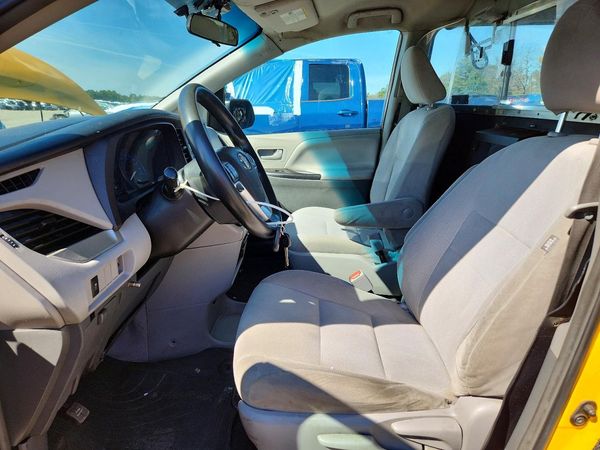 2018 TOYOTA SIENNA L