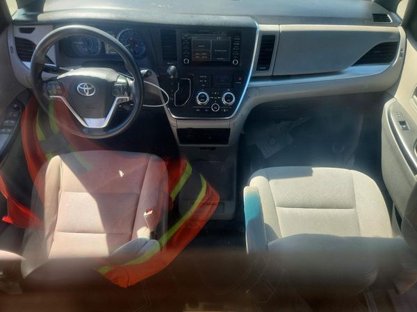 2018 TOYOTA SIENNA L