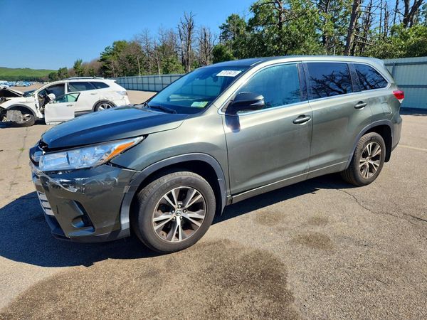 2017 TOYOTA HIGHLANDER LE/LE Plus