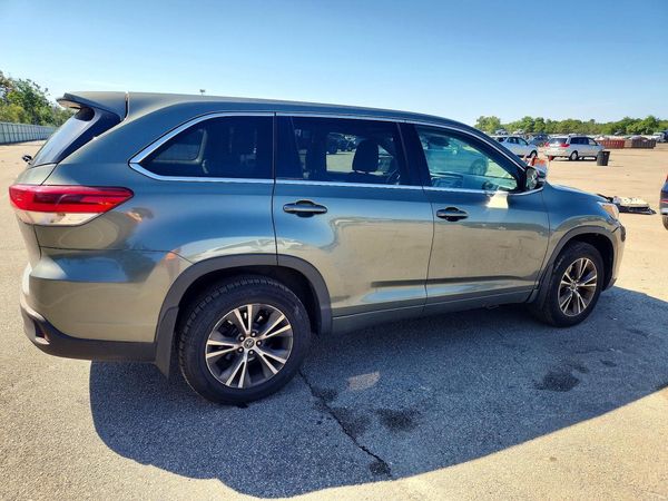 2017 TOYOTA HIGHLANDER LE/LE Plus