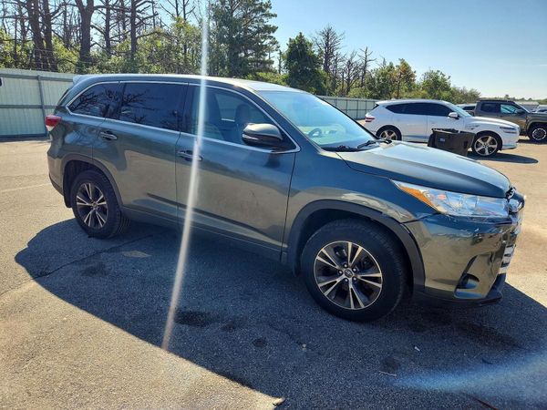 2017 TOYOTA HIGHLANDER LE/LE Plus