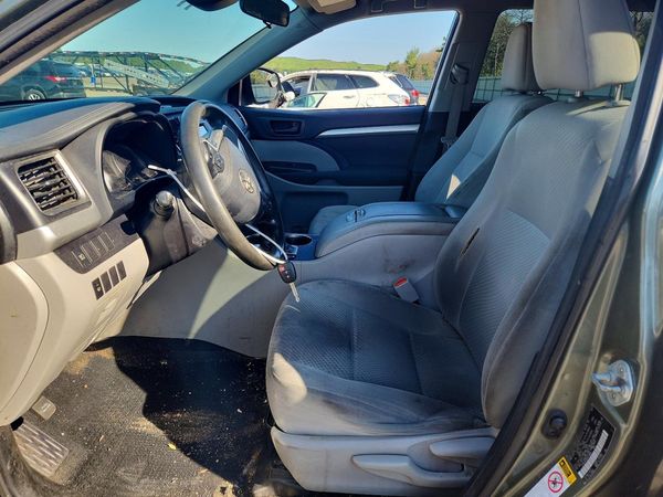 2017 TOYOTA HIGHLANDER LE/LE Plus