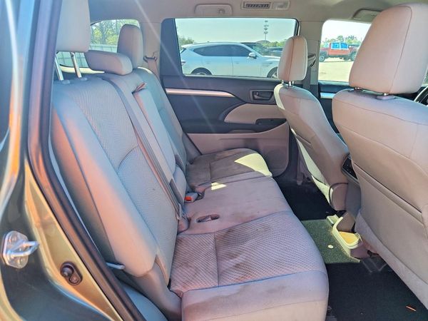 2017 TOYOTA HIGHLANDER LE/LE Plus