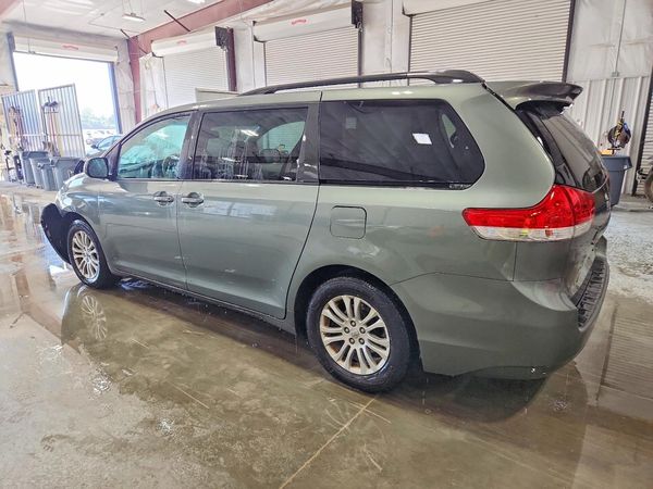 2014 TOYOTA SIENNA