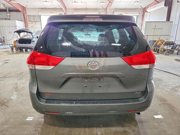 2014 TOYOTA SIENNA