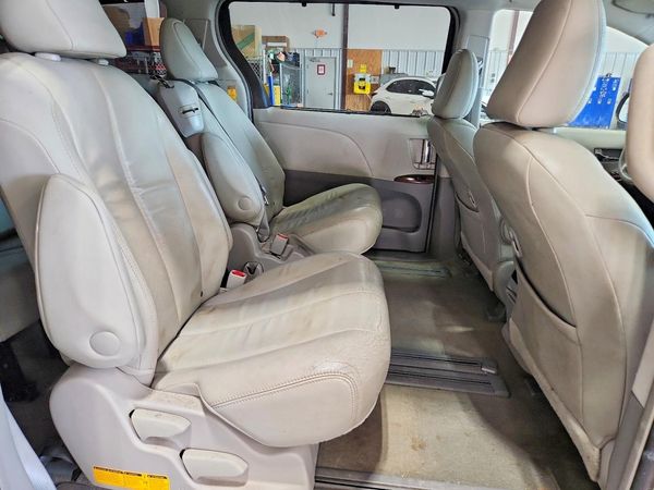 2014 TOYOTA SIENNA