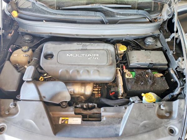 2014 JEEP GRAND CHER Sport — Engine bay