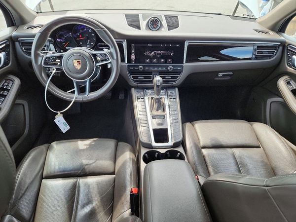 2020 PORSCHE MACAN