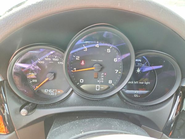 2020 PORSCHE MACAN
