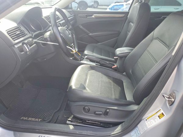 2018 VOLKSWAGEN PASSAT SE, SE w/ Technology