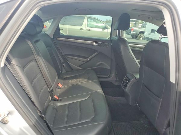2018 VOLKSWAGEN PASSAT SE, SE w/ Technology